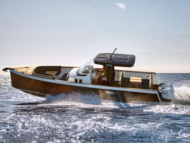 Fjord 38 XPress Yacht Die Fjord 38 XPress ist charakteristisch mit hohem T-Top
